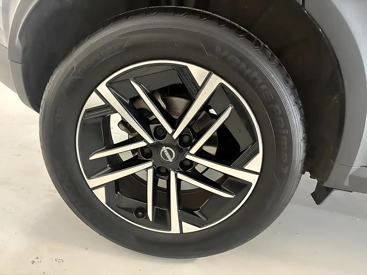 Used 2026 Nissan Juke N-Connecta Grey - Interior and Exterior details 8