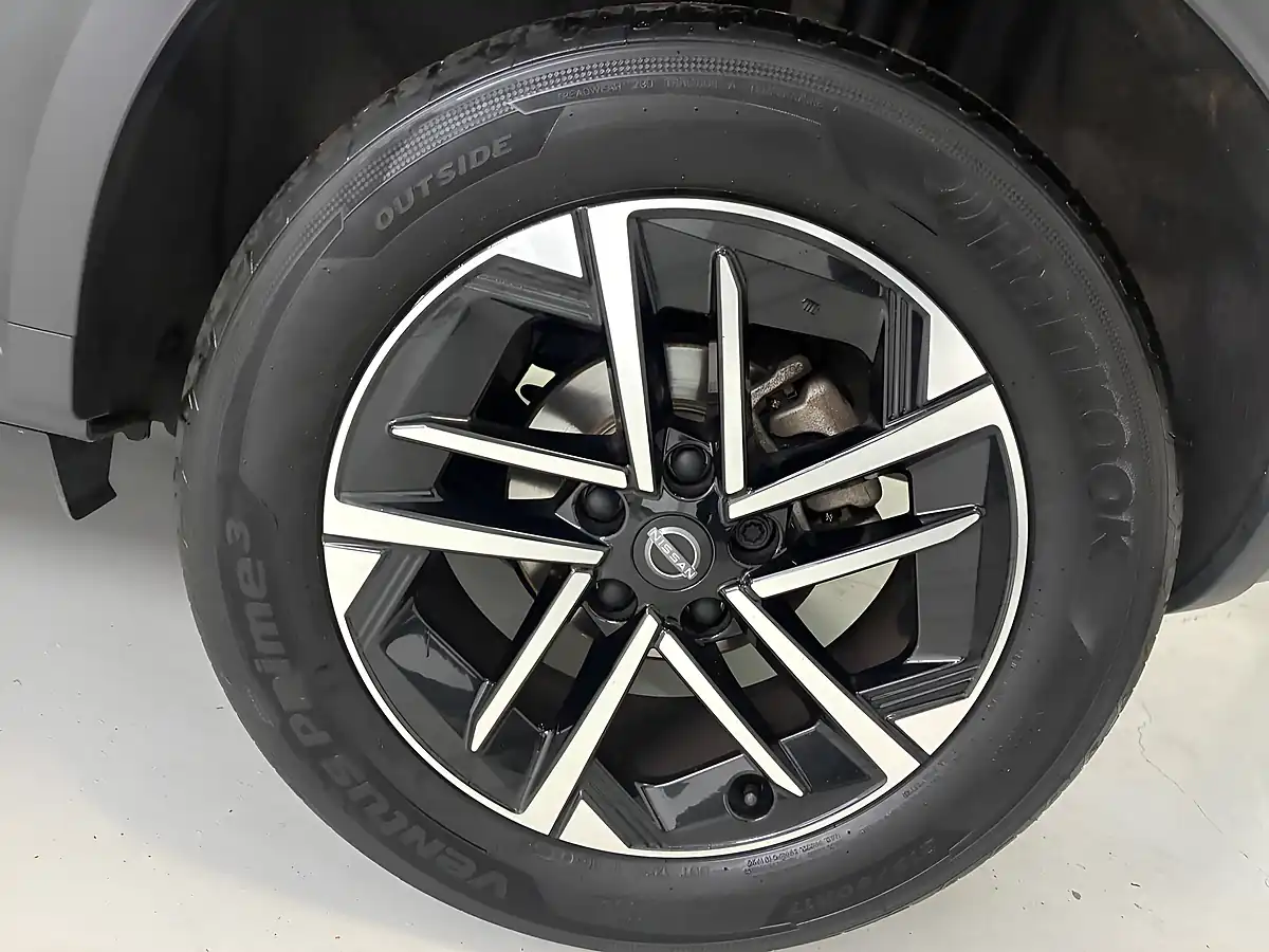 Used 2026 Nissan Juke N-Connecta Grey - Interior and Exterior details 9