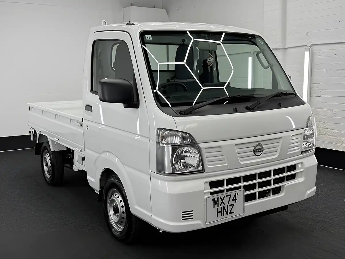 Used 2026 Nissan NT100 Clipper Dx 4WD White - Front View