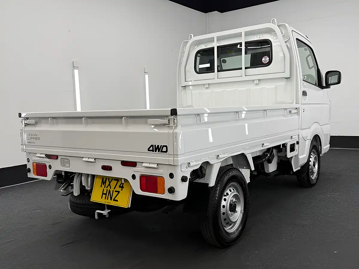 Used 2026 Nissan NT100 Clipper Dx 4WD White - Interior and Exterior details 8