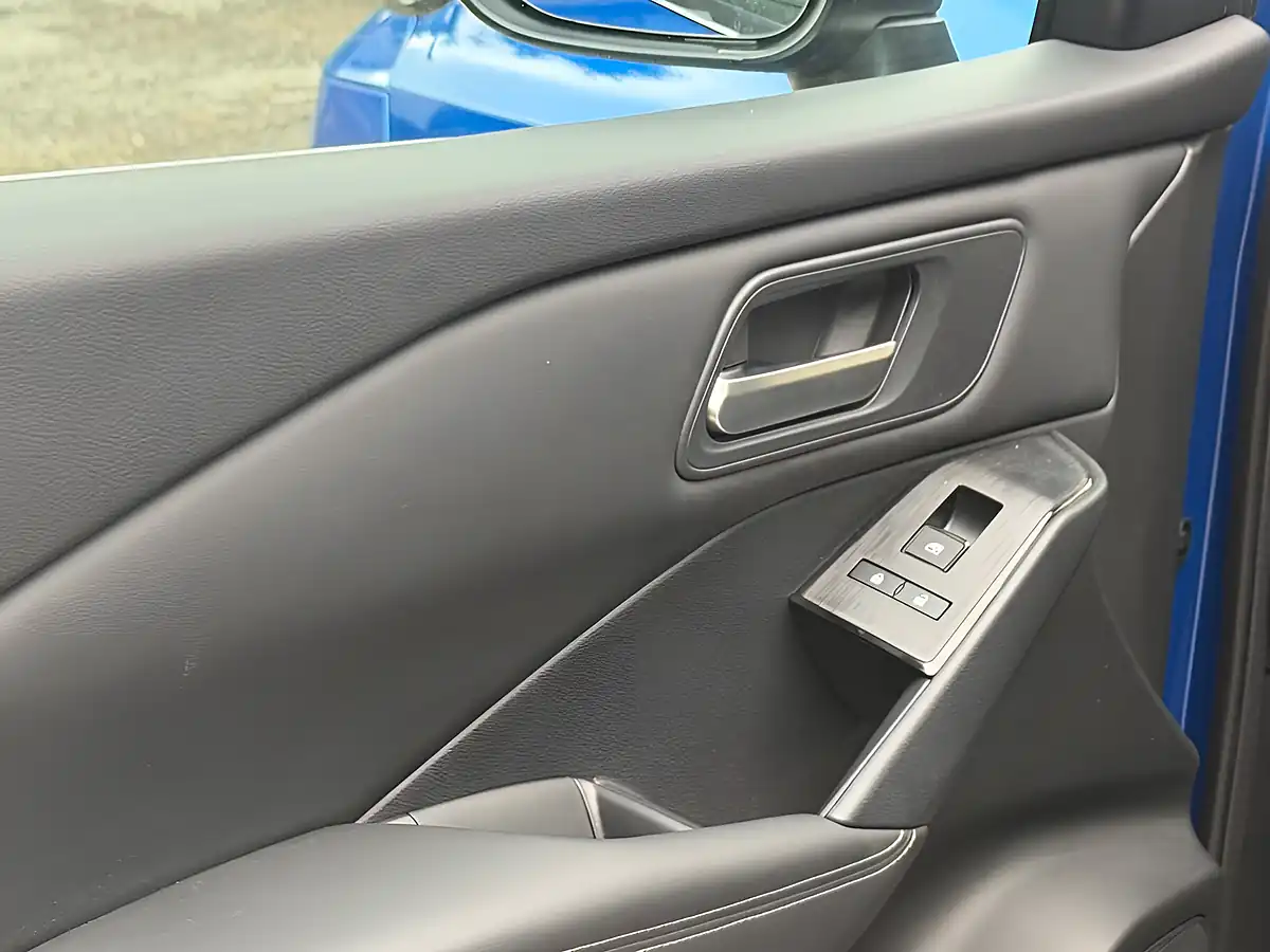 Used 2026 Nissan Qashqai N-Connecta Blue - Interior and Exterior details 13