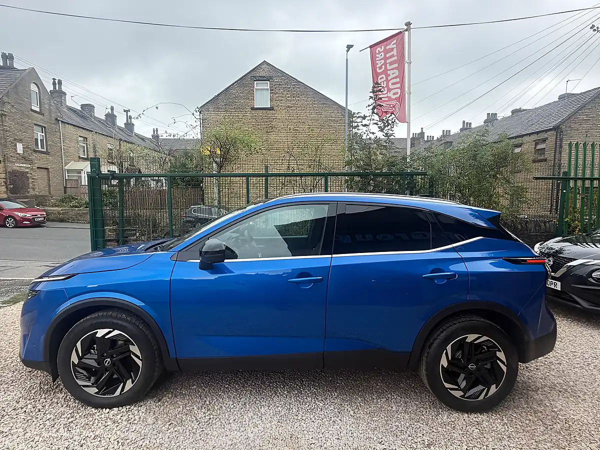 Used 2026 Nissan Qashqai N-Connecta Blue - Interior and Exterior details 4