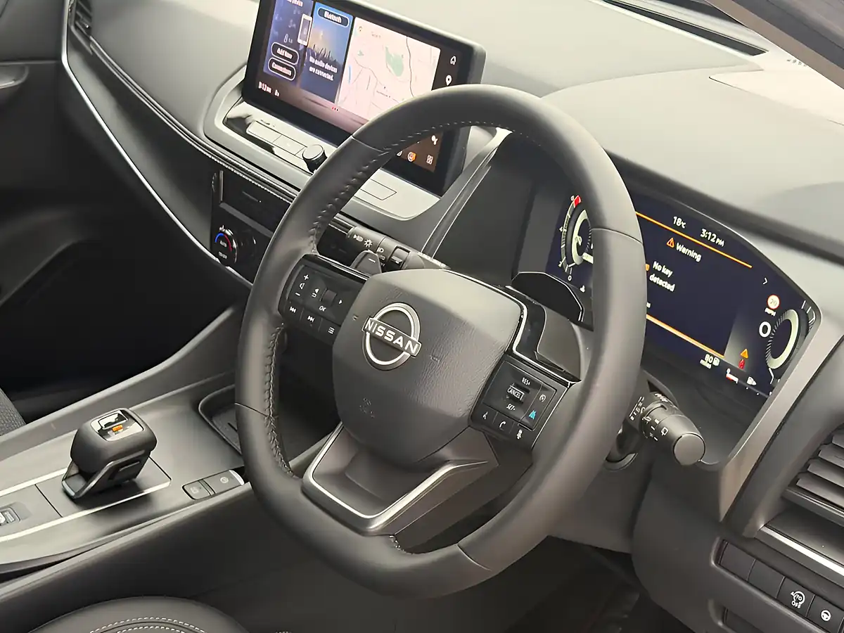 Used 2026 Nissan Qashqai N-Connecta Blue - Interior and Exterior details 9
