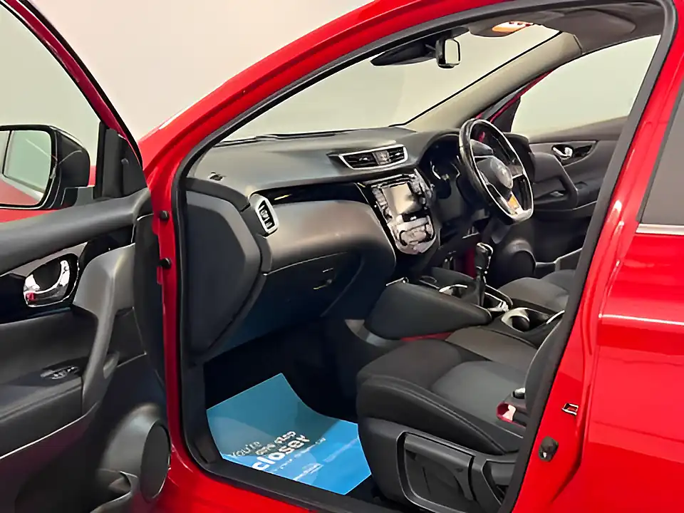 Used 2026 Nissan Qashqai N-Connecta Red - Interior and Exterior details 11