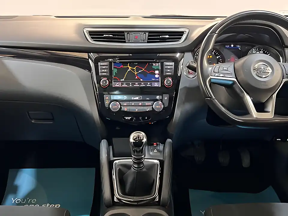 Used 2026 Nissan Qashqai N-Connecta Red - Interior and Exterior details 12