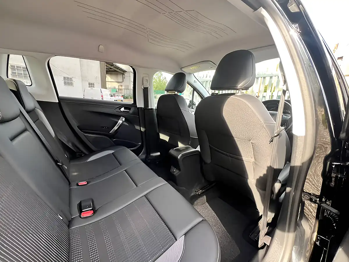 Used 2026 Peugeot 2008 Allure Black - Interior and Exterior details 17