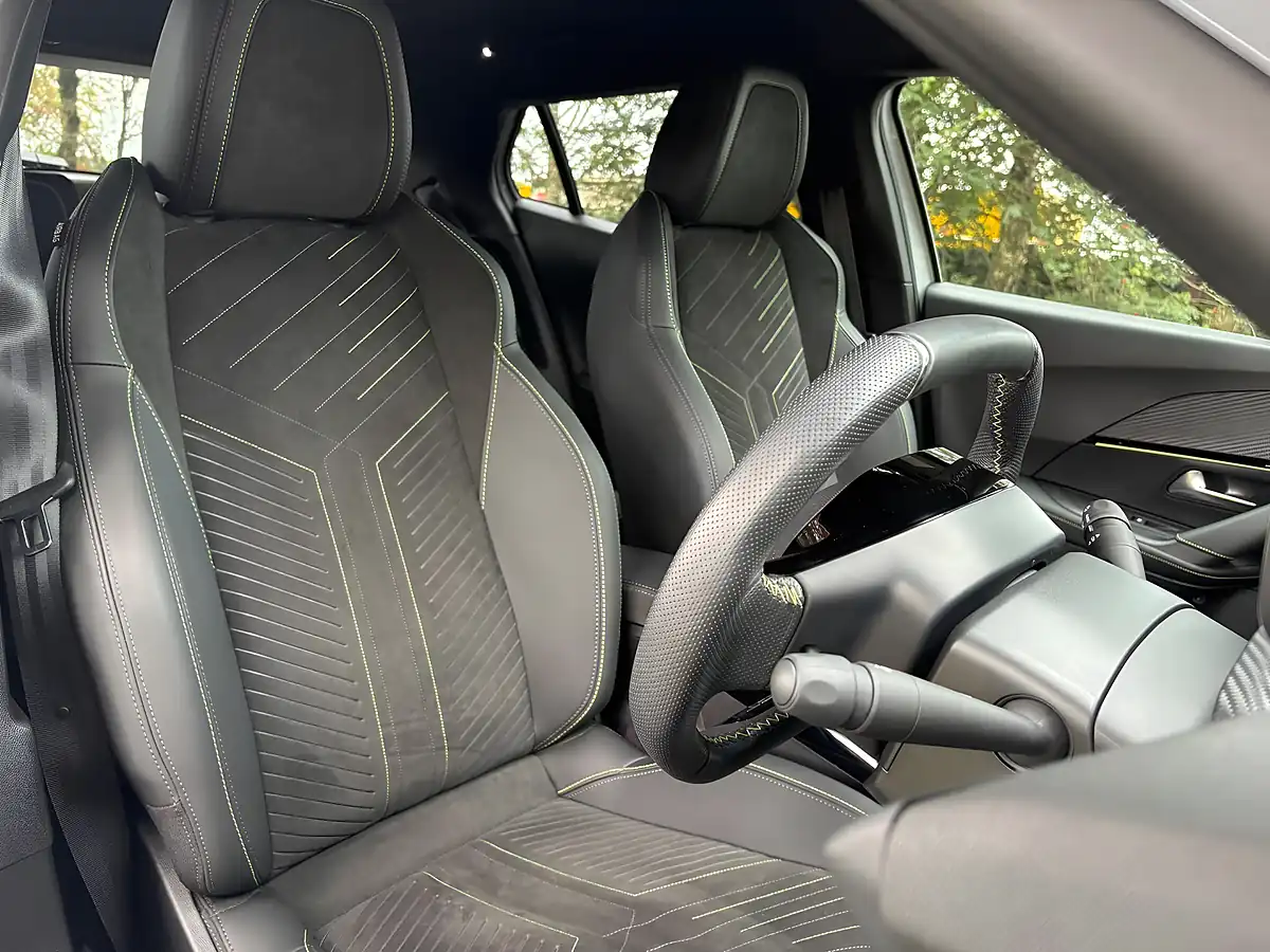 Used 2026 Peugeot 2008 GT Premium White - Interior and Exterior details 13