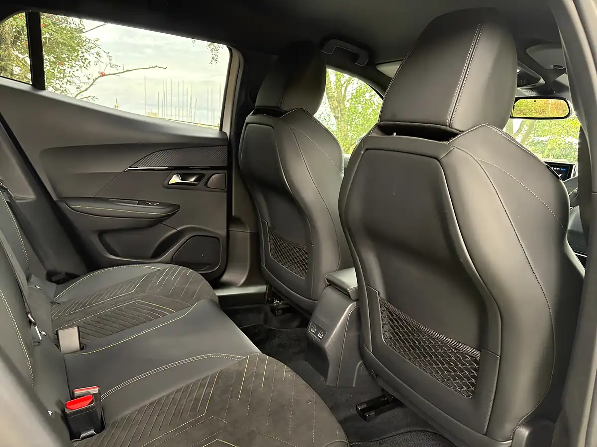 Used 2026 Peugeot 2008 GT Premium White - Interior and Exterior details 15