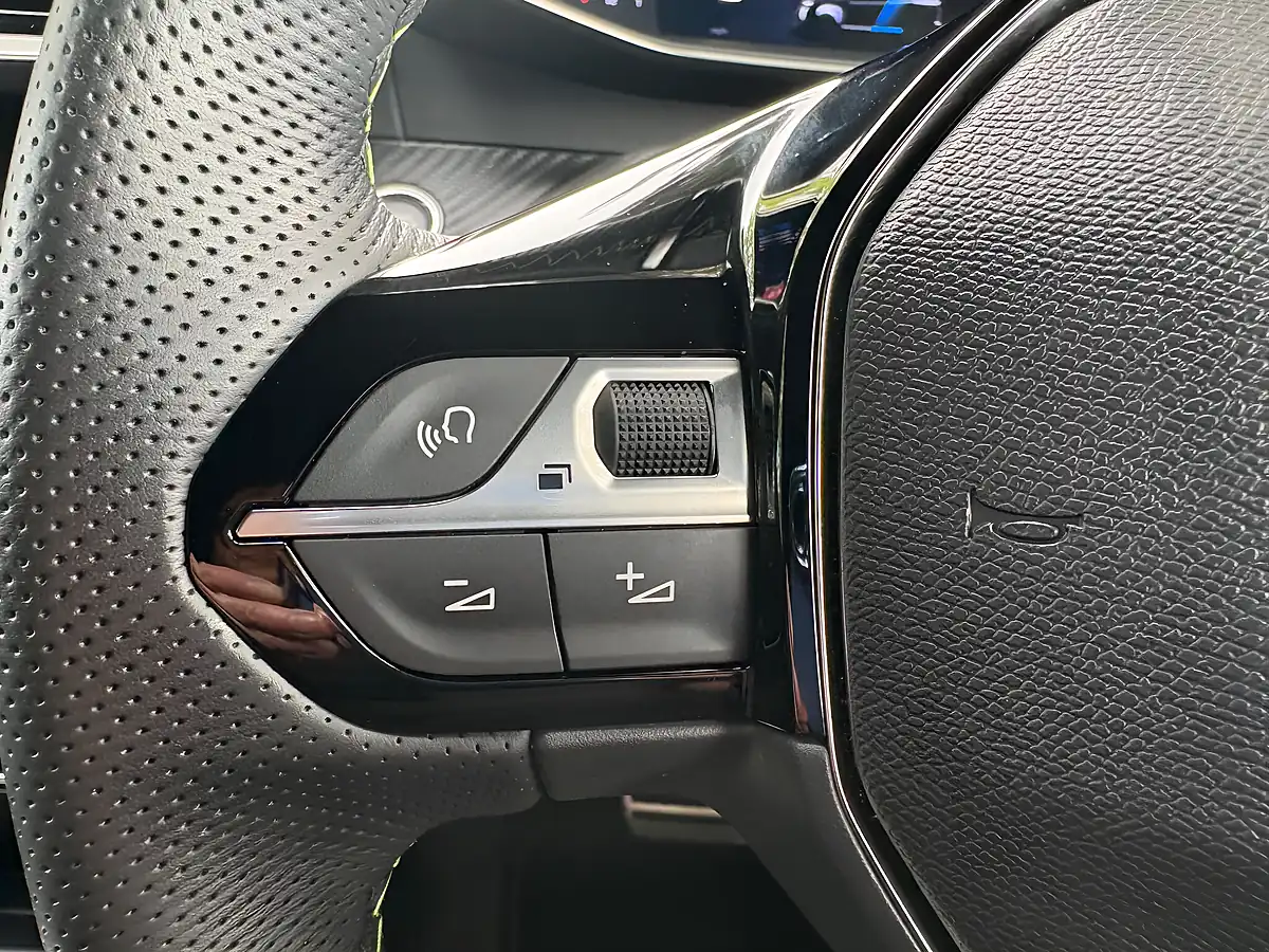 Used 2026 Peugeot 2008 GT Premium White - Interior and Exterior details 17