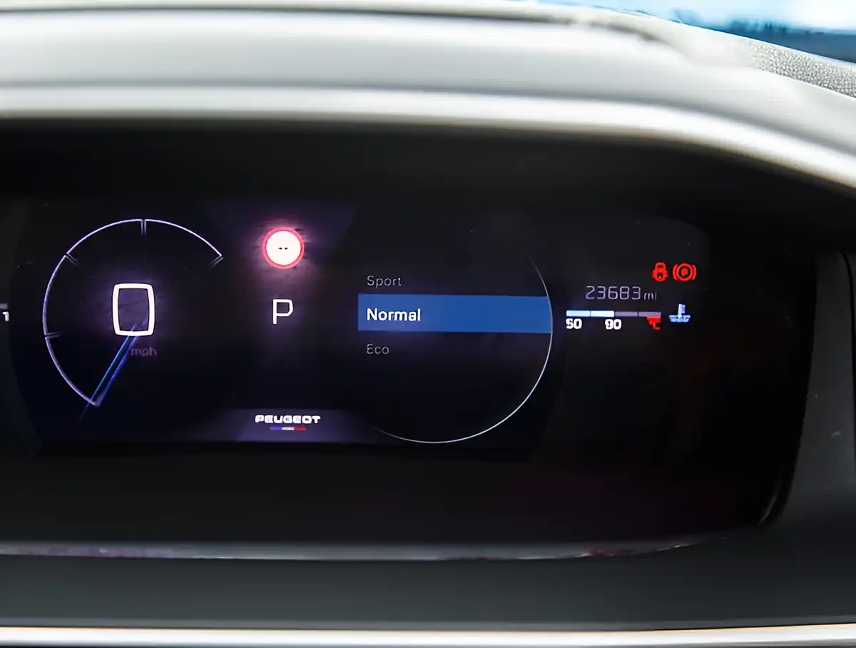 Used 2026 Peugeot 2008 GT Vertigo Blue - Interior and Exterior details 18