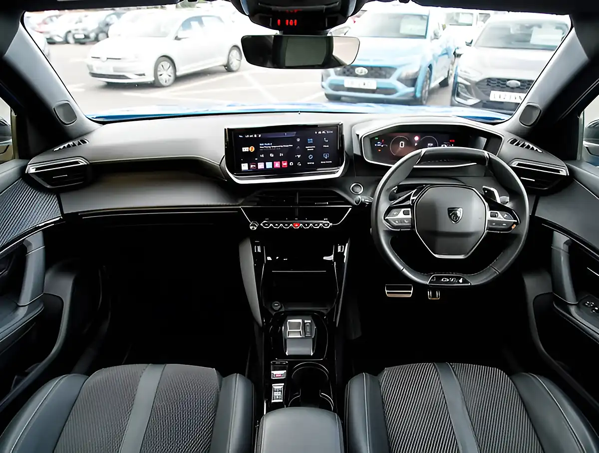 Used 2026 Peugeot 2008 GT Vertigo Blue - Interior and Exterior details 3