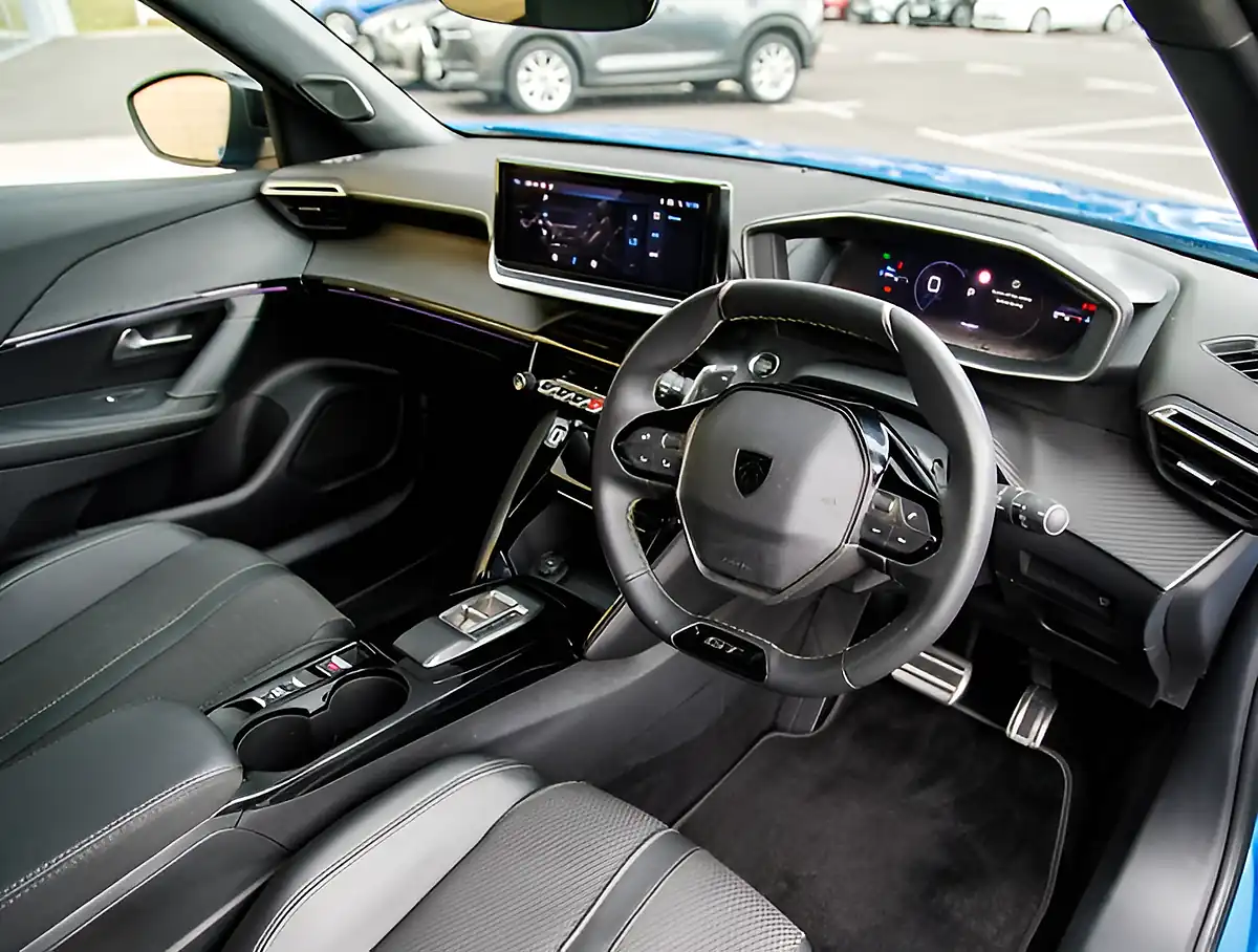 Used 2026 Peugeot 2008 GT Vertigo Blue - Interior and Exterior details 4