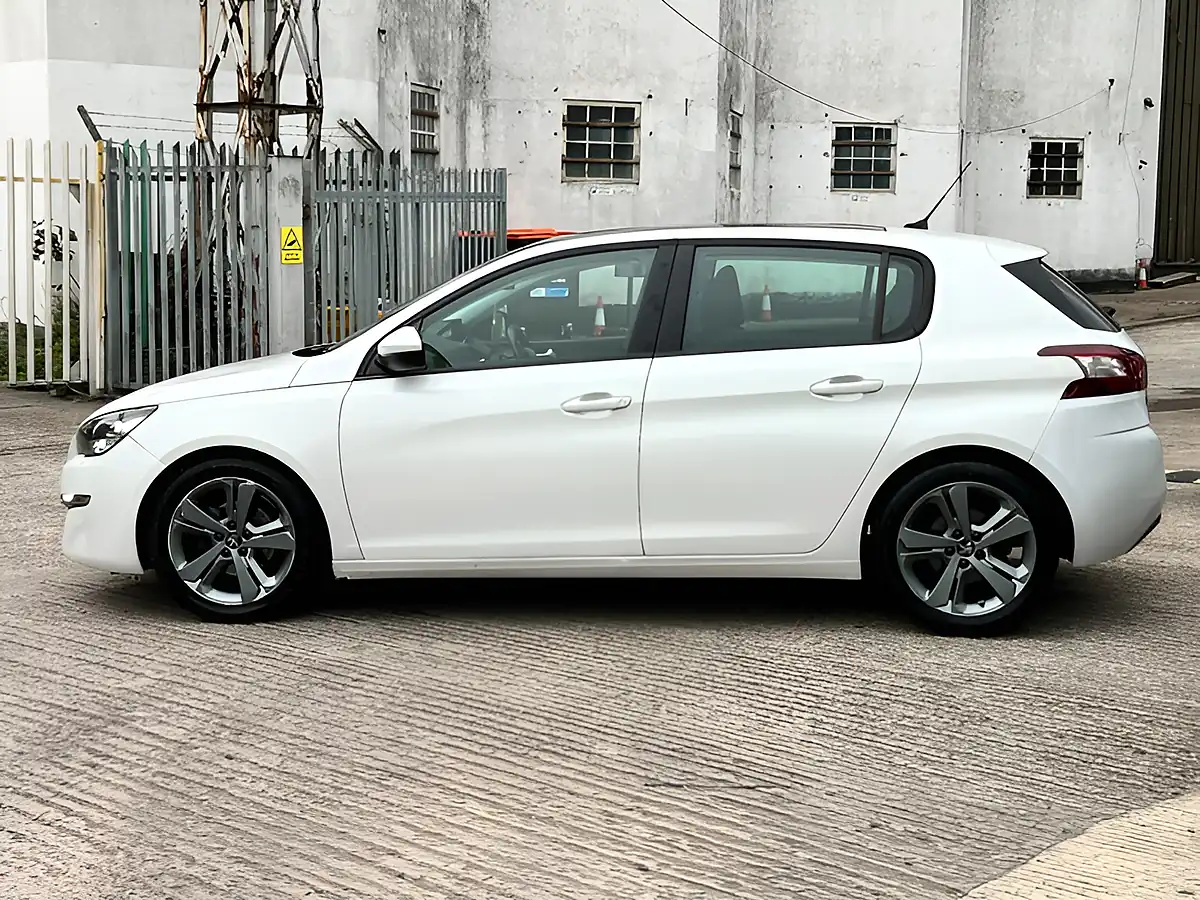 Used 2026 Peugeot 308 Active White - Interior and Exterior details 10