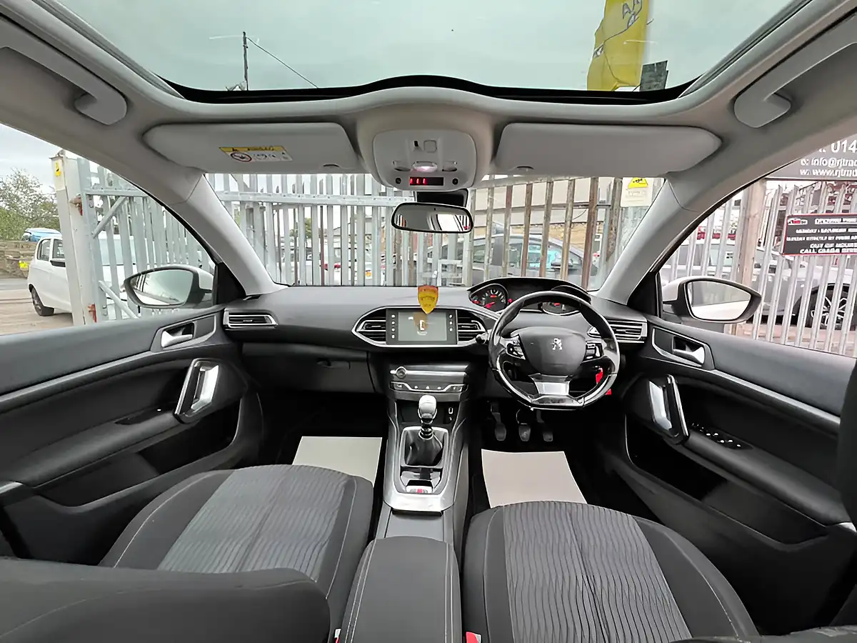 Used 2026 Peugeot 308 Active White - Interior and Exterior details 12