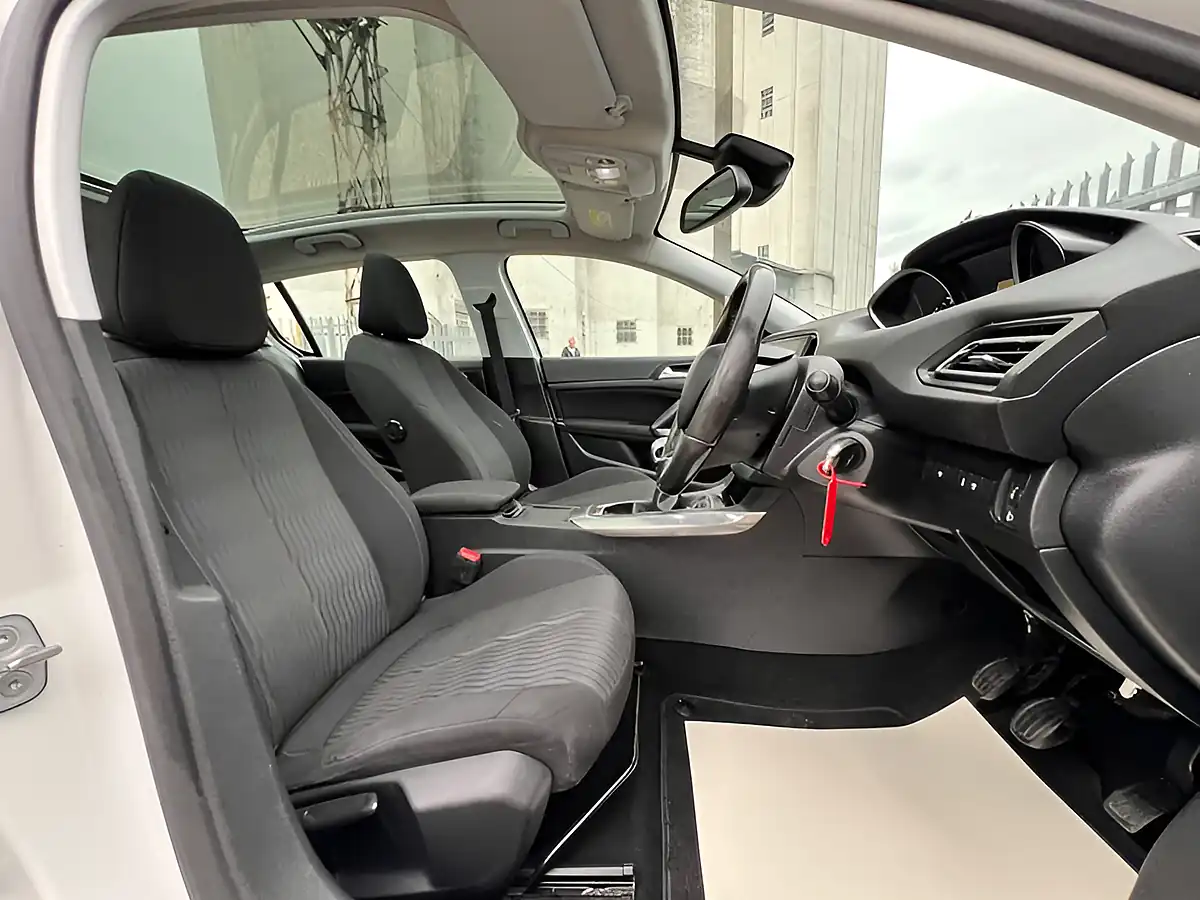 Used 2026 Peugeot 308 Active White - Interior and Exterior details 14