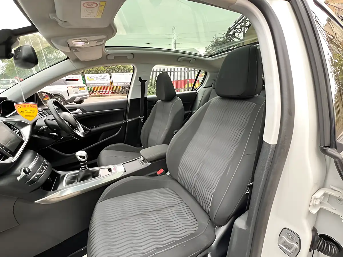 Used 2026 Peugeot 308 Active White - Interior and Exterior details 18
