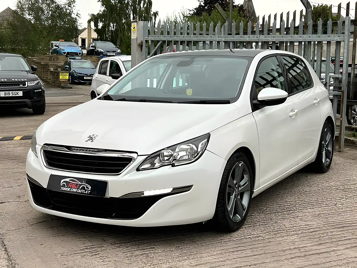 Used 2026 Peugeot 308 Active White - Interior and Exterior details 3