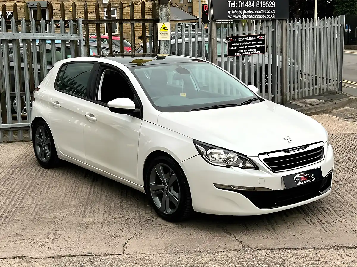 Used 2026 Peugeot 308 Active White - Interior and Exterior details 4