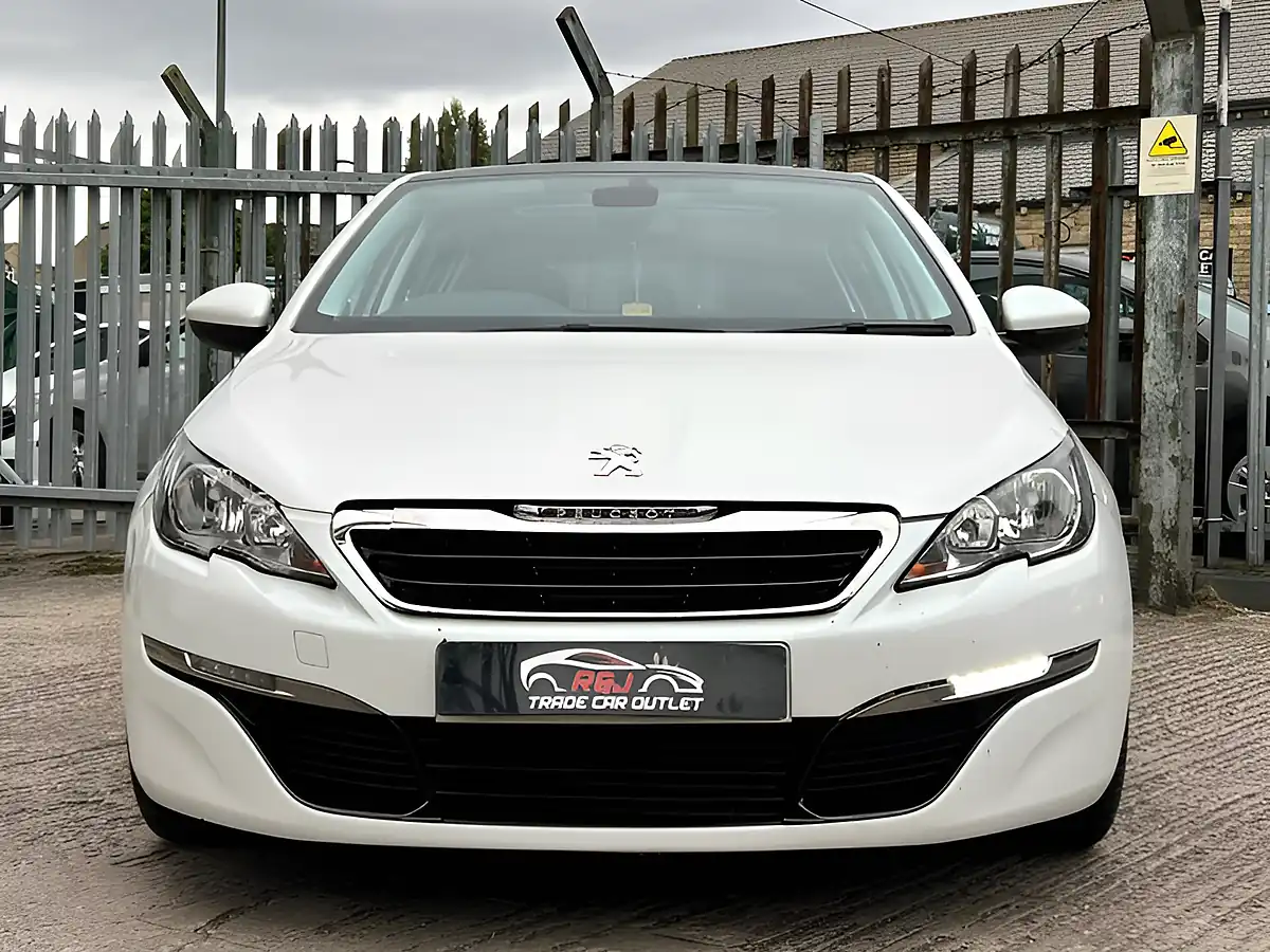 Used 2026 Peugeot 308 Active White - Interior and Exterior details 6