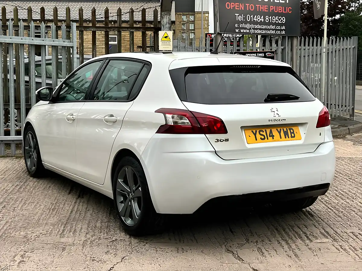 Used 2026 Peugeot 308 Active White - Interior and Exterior details 9