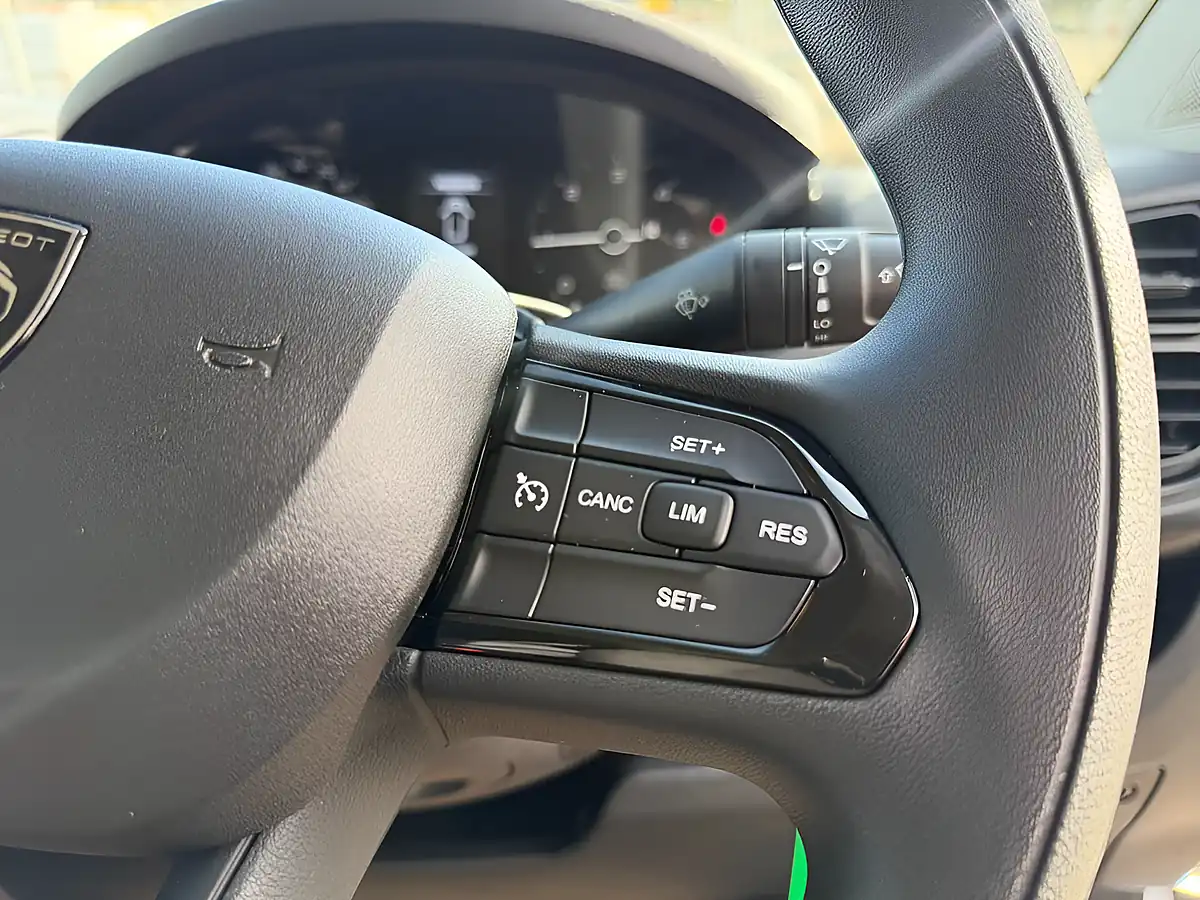 Used 2026 Peugeot Boxer Professional Grey - Interior and Exterior details 14