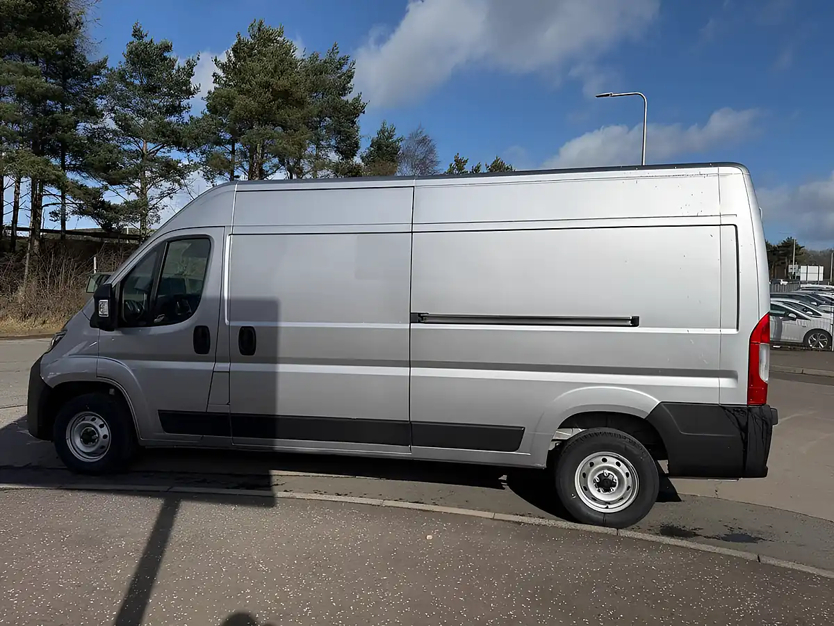 Used 2026 Peugeot Boxer Professional Grey - Interior and Exterior details 5