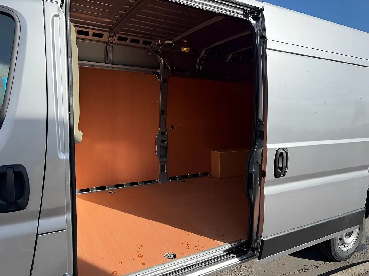Used 2026 Peugeot Boxer Professional Grey - Interior and Exterior details 6