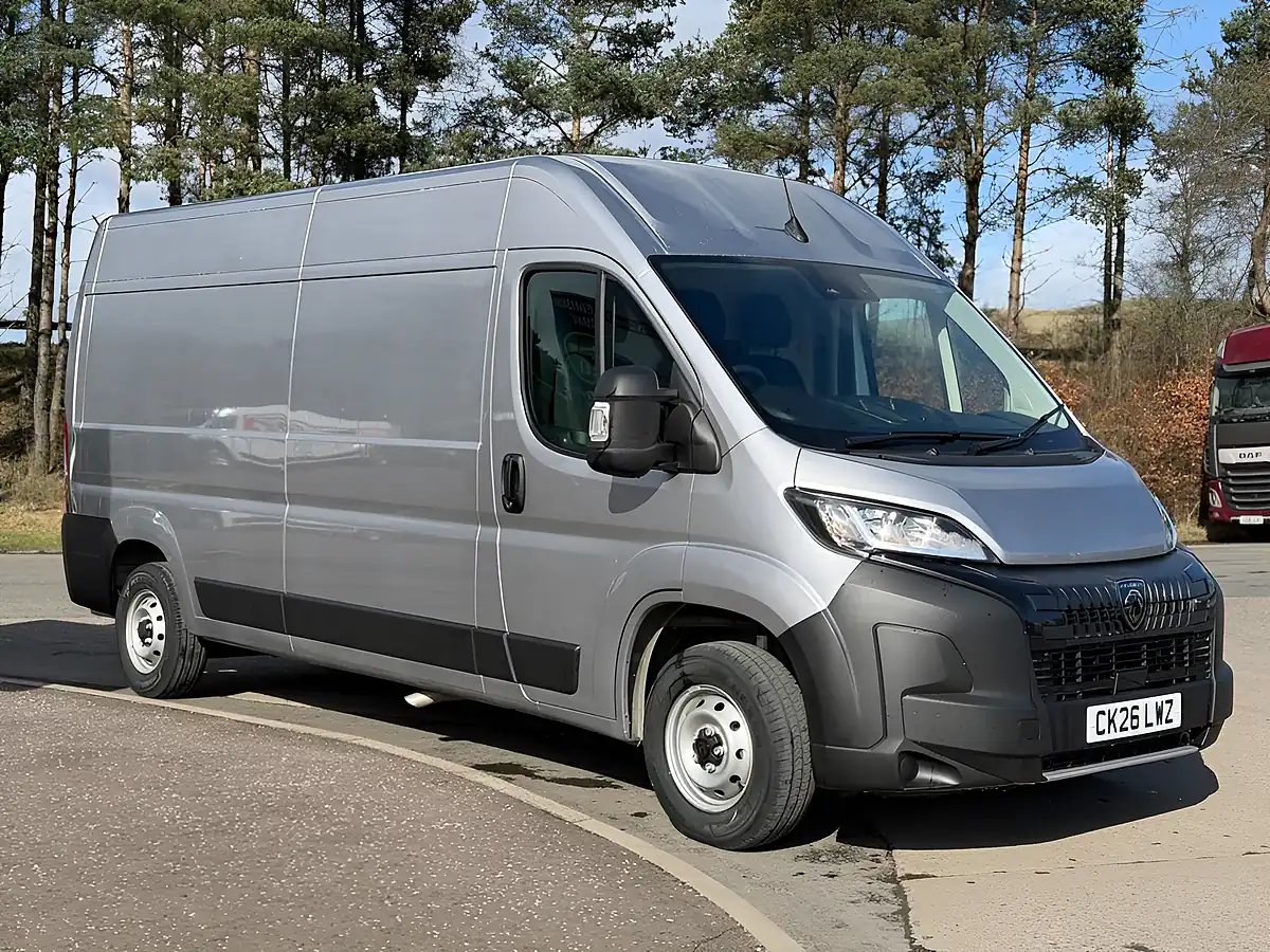 Used 2026 Peugeot Boxer Professional Grey - Interior and Exterior details 9