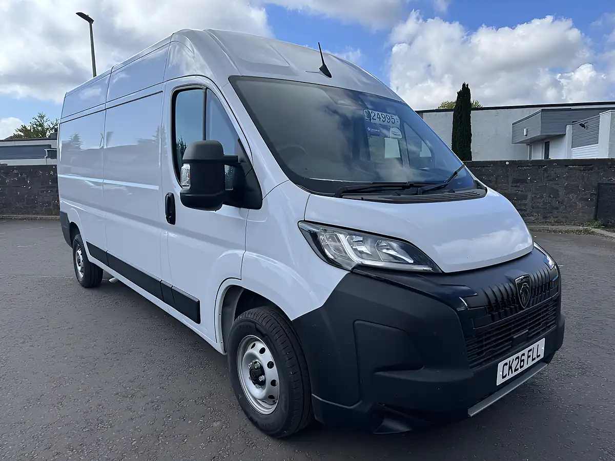 Used 2026 Peugeot Boxer Professional White - Front View