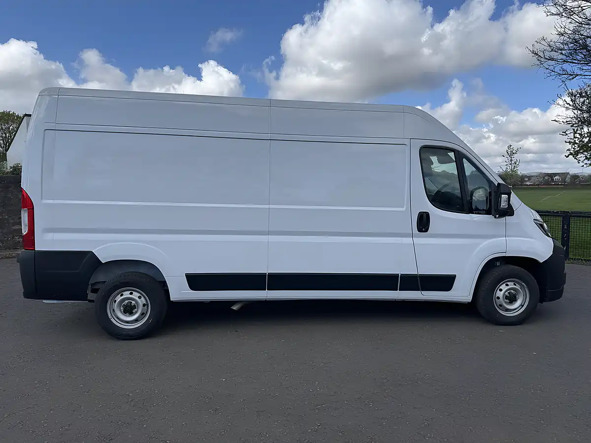 Used 2026 Peugeot Boxer Professional White - Interior and Exterior details 10