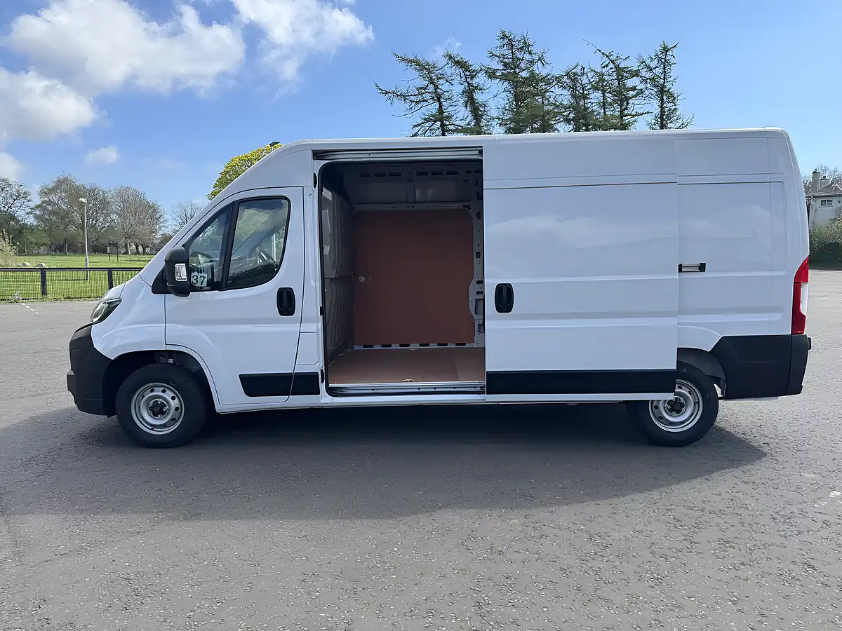 Used 2026 Peugeot Boxer Professional White - Interior and Exterior details 12