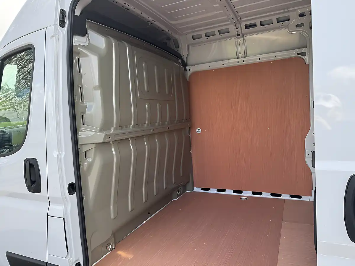 Used 2026 Peugeot Boxer Professional White - Interior and Exterior details 14