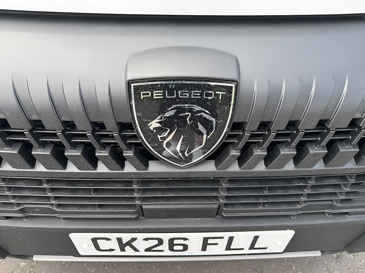 Used 2026 Peugeot Boxer Professional White - Interior and Exterior details 17
