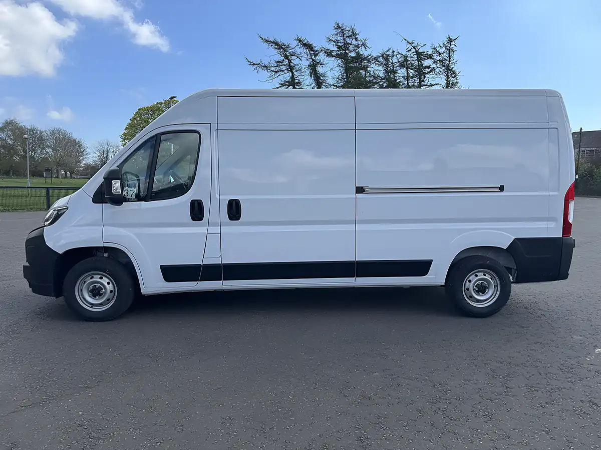 Used 2026 Peugeot Boxer Professional White - Interior and Exterior details 4