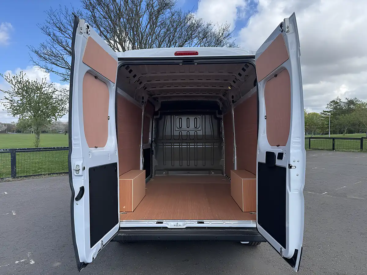 Used 2026 Peugeot Boxer Professional White - Interior and Exterior details 9