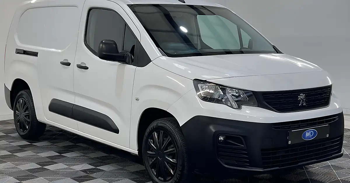 Used 2026 Peugeot Partner Professional L2 White - Front View