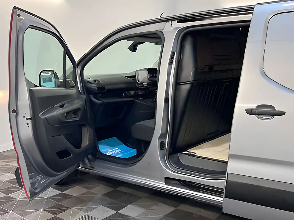Used 2026 Peugeot Partner Professional Premium+ Cumulus Grey - Interior and Exterior details 10