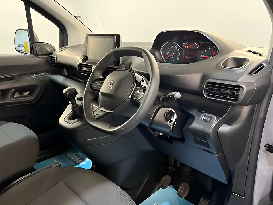 Used 2026 Peugeot Partner Professional Premium+ Cumulus Grey - Interior and Exterior details 13