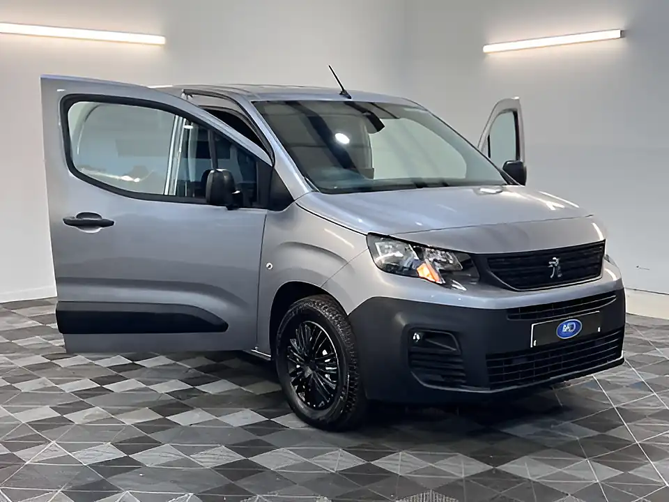 Used 2026 Peugeot Partner Professional Premium+ Cumulus Grey - Interior and Exterior details 15