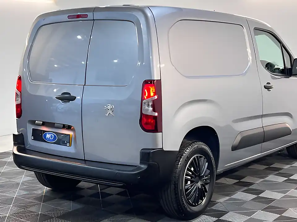 Used 2026 Peugeot Partner Professional Premium+ Cumulus Grey - Interior and Exterior details 18