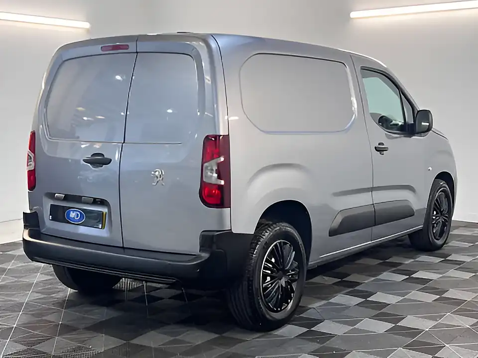 Used 2026 Peugeot Partner Professional Premium+ Cumulus Grey - Interior and Exterior details 3