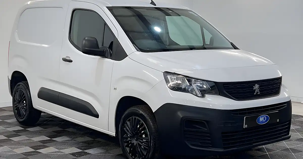 Used 2026 Peugeot Partner Professional Premium+ Ice White - Front View