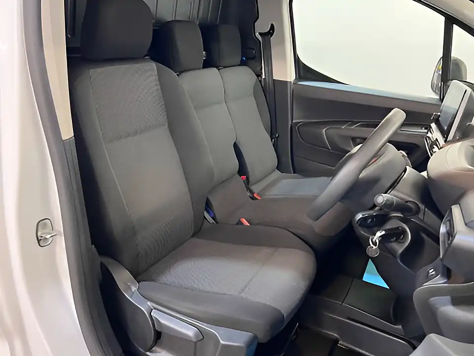 Used 2026 Peugeot Partner Professional Premium+ Ice White - Interior and Exterior details 10