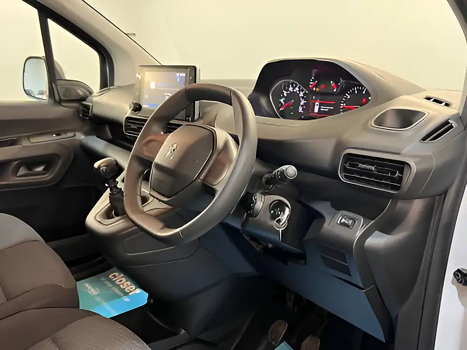 Used 2026 Peugeot Partner Professional Premium+ Ice White - Interior and Exterior details 12