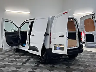 Used 2026 Peugeot Partner Professional Premium+ Ice White - Interior and Exterior details 15