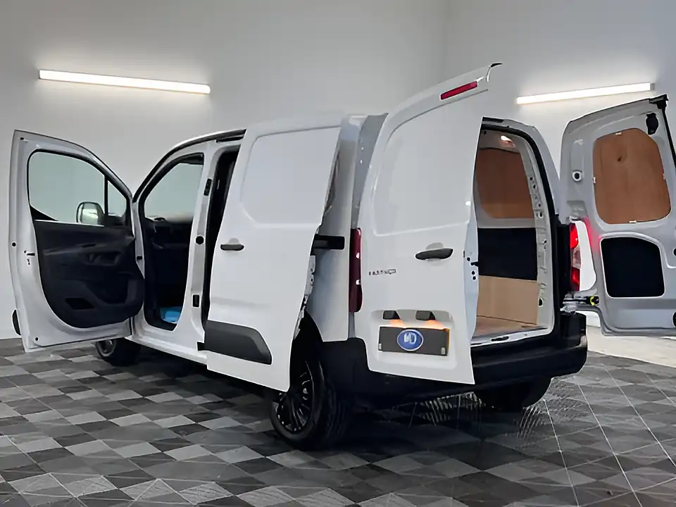 Used 2026 Peugeot Partner Professional Premium+ Ice White - Interior and Exterior details 15