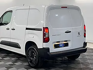 Used 2026 Peugeot Partner Professional Premium+ Ice White - Interior and Exterior details 17