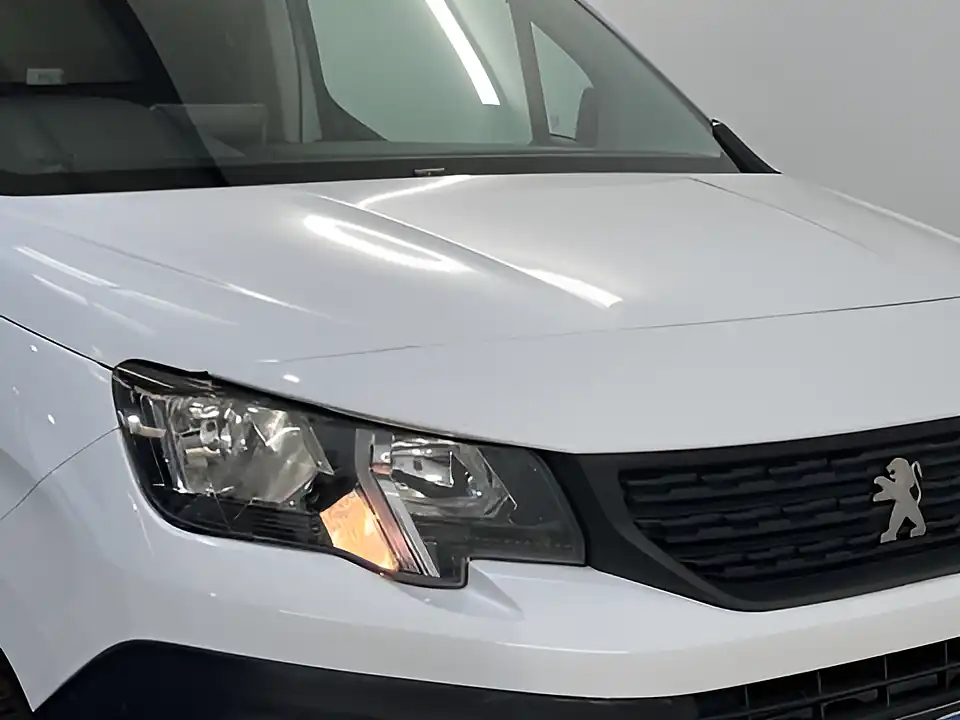 Used 2026 Peugeot Partner Professional Premium+ Ice White - Interior and Exterior details 18