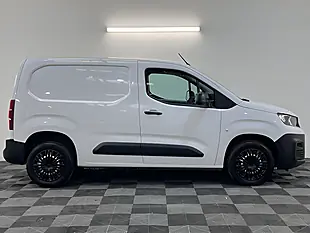 Used 2026 Peugeot Partner Professional Premium+ Ice White - Interior and Exterior details 2
