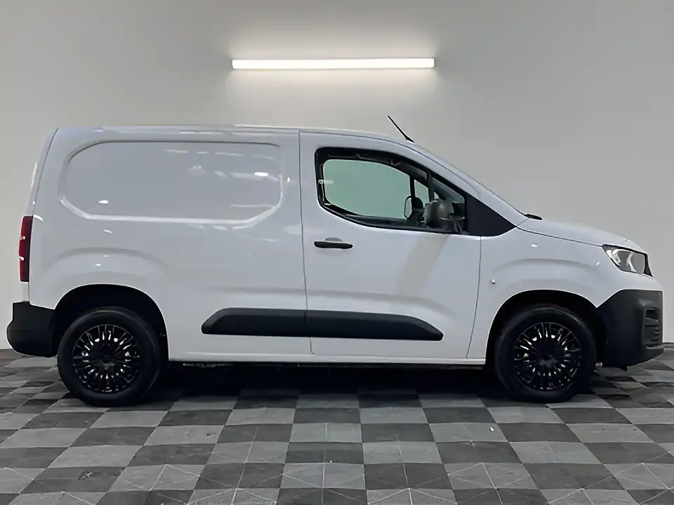 Used 2026 Peugeot Partner Professional Premium+ Ice White - Interior and Exterior details 2